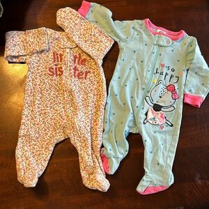 Bundle of 2 Gerber & Just One You by Carter’s Zip Up Footed Sleeper Newborn EUC